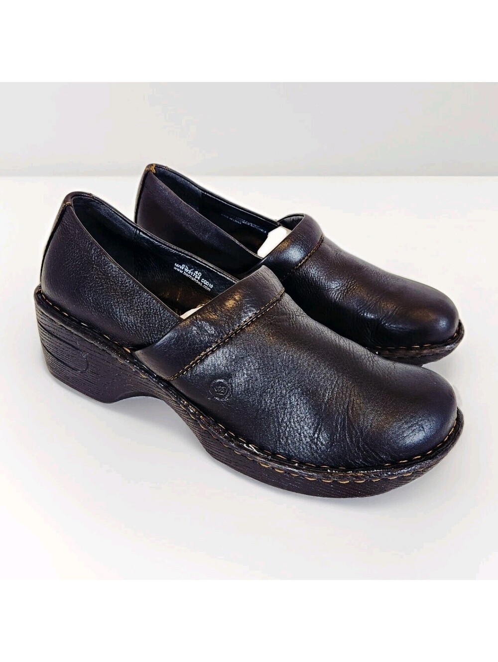Born Clogs Shoes W/8.5M Black Leather   Low Heel Slip On Comfort W31754